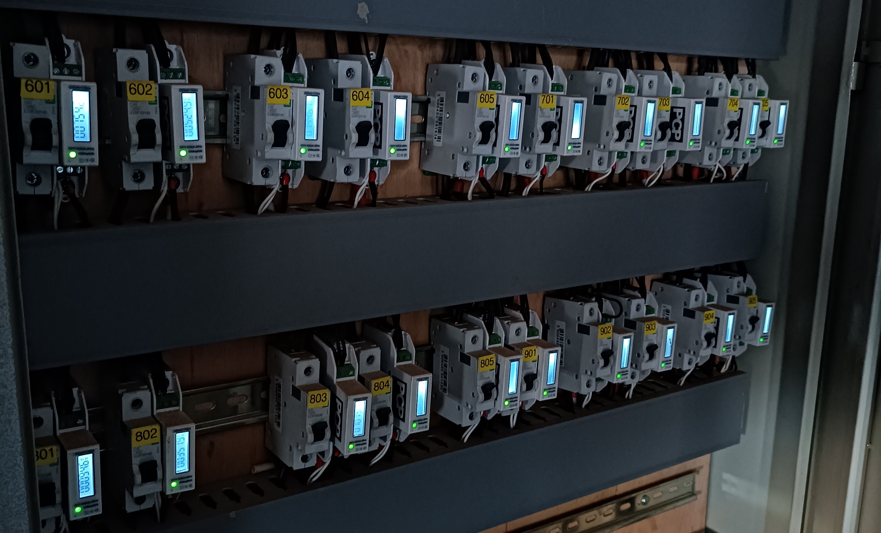 Monitoreo y mantenimiento eléctrico industrial