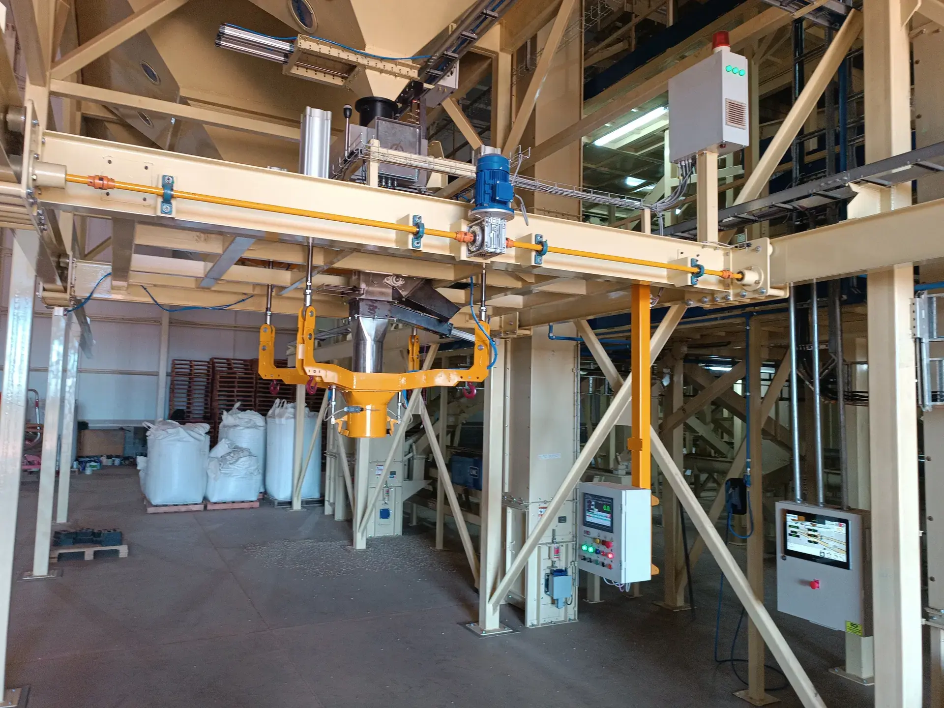 Embolsadora de Big Bag autotransportada en planta industrial