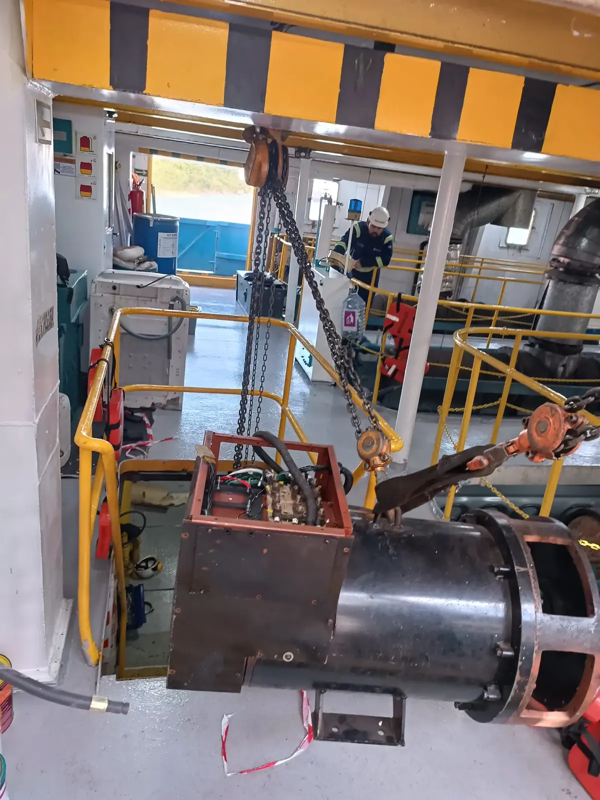 Servicio eléctrico naval en remolcador