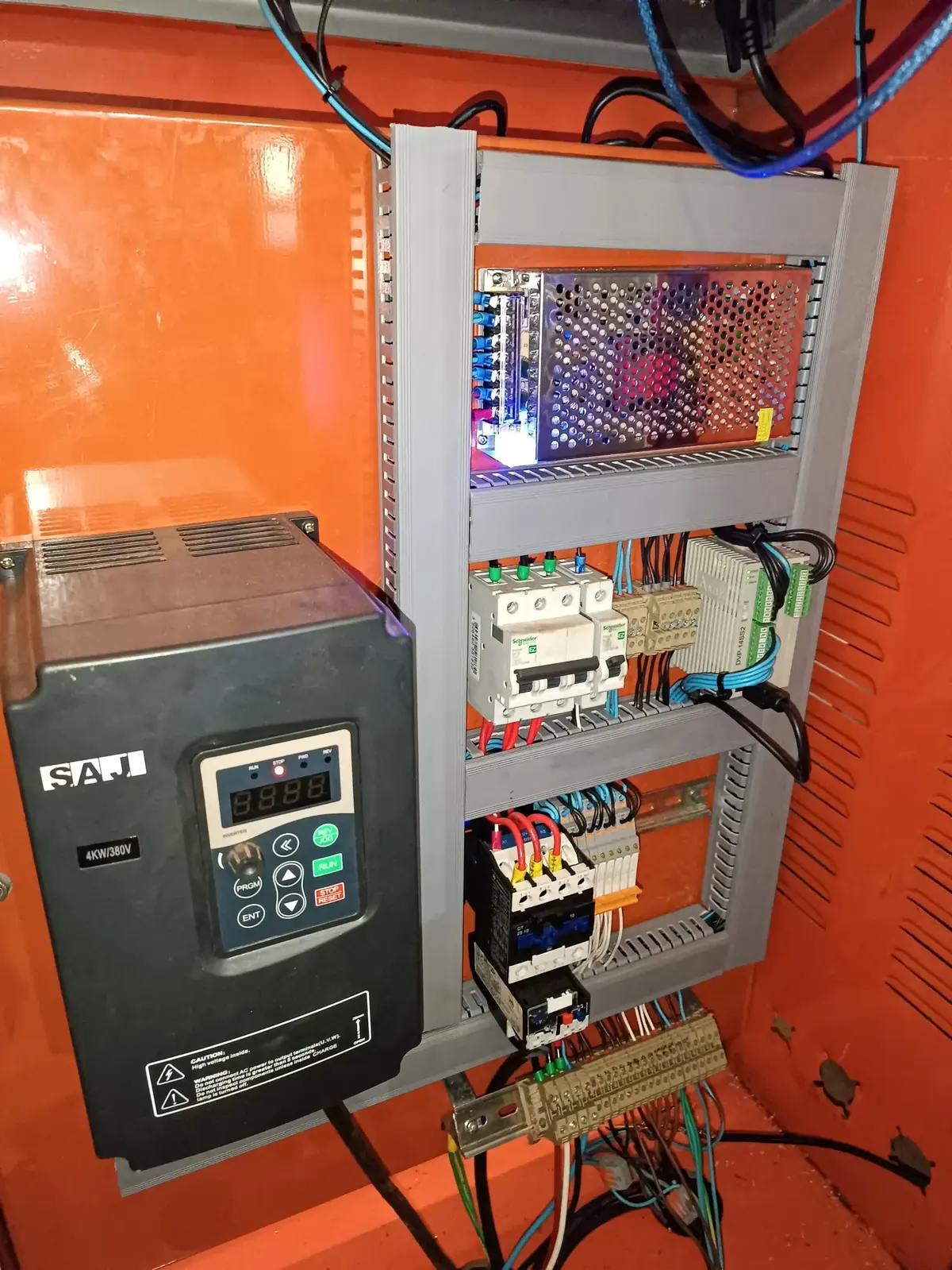 Automatización a PLC en maquina formadora de chapa en SC Hierros